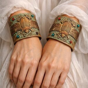🪲 Elaine Coyne Egyptian Scarab Patina Brass Cuff Bracelets-Gemstone Signed Pair